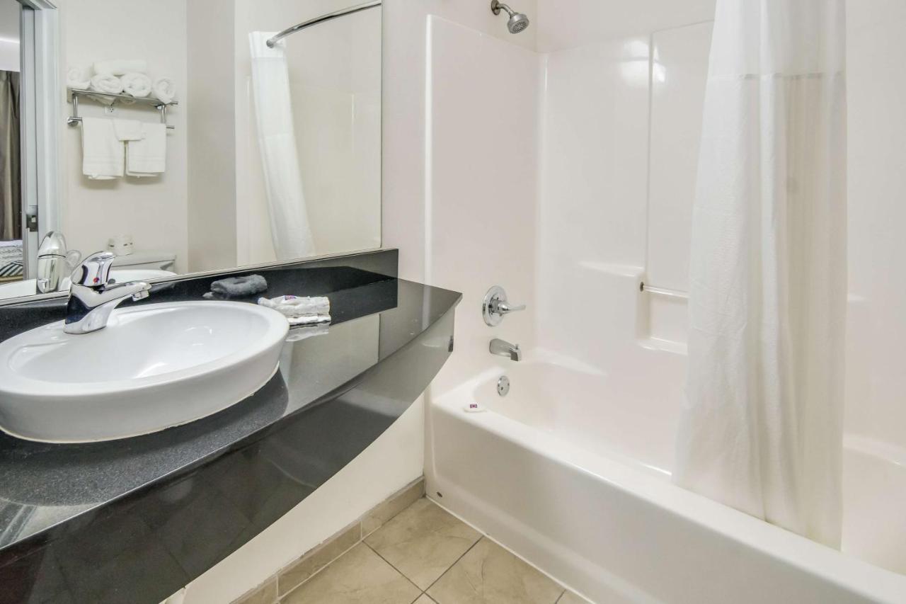6-cleburne, Tx Hotel
