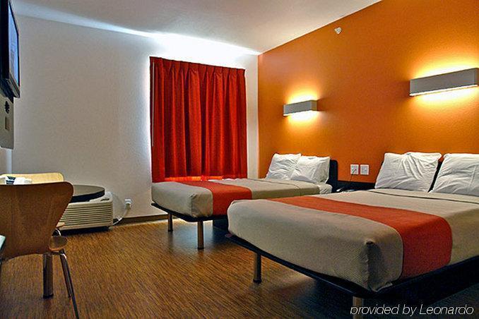 6-cleburne, Tx Hotel 2*