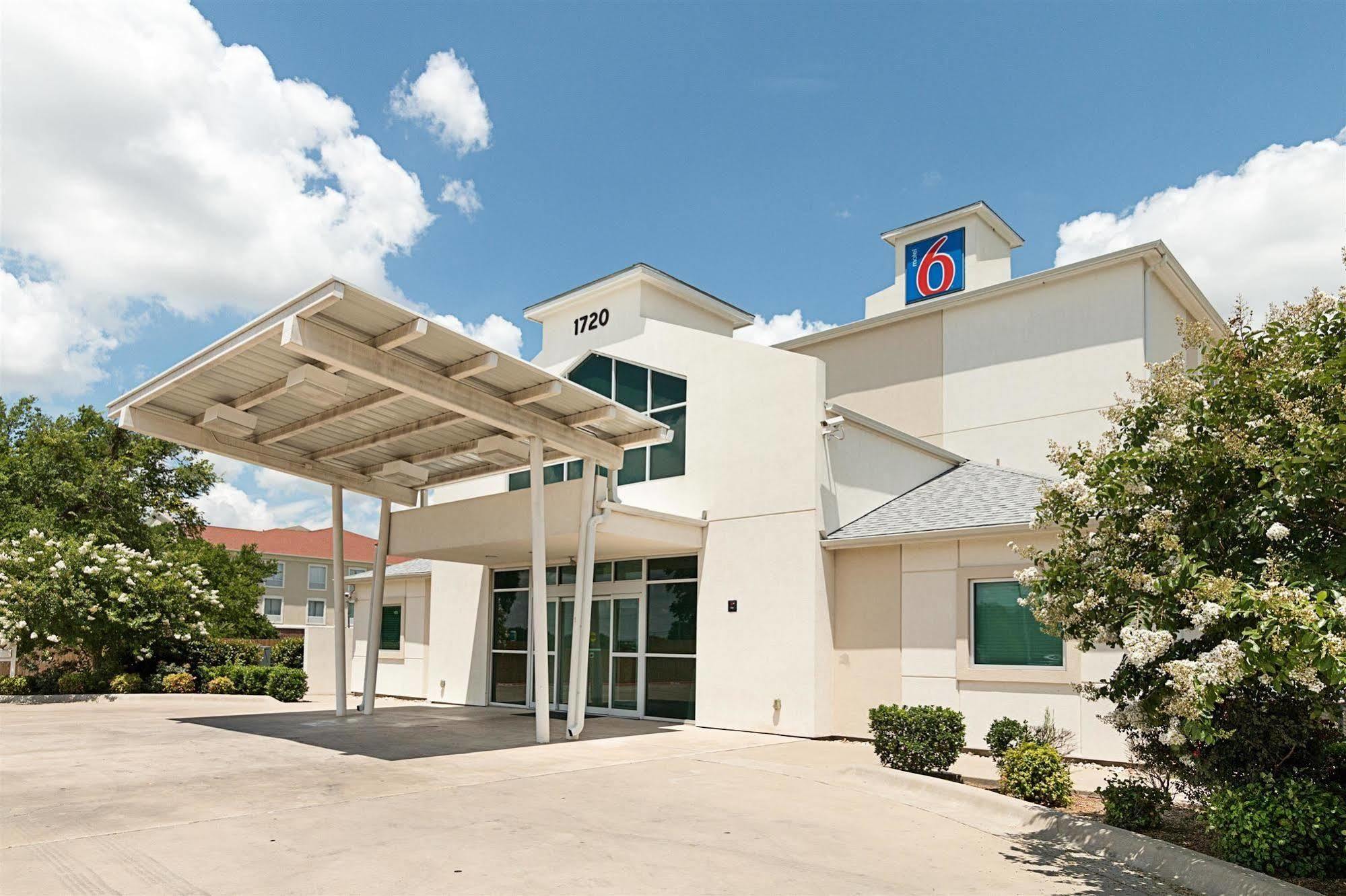 6-cleburne, Tx Hotel