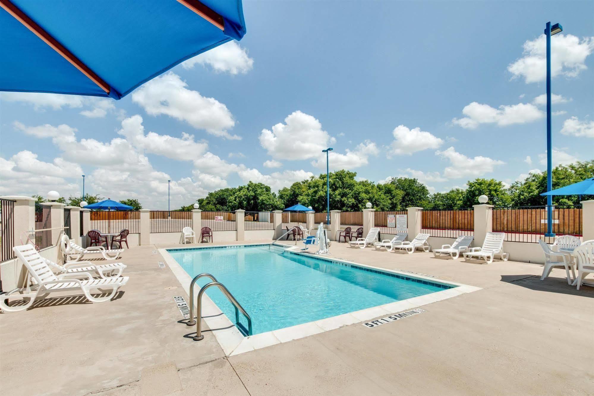 6-cleburne, Tx Hotel