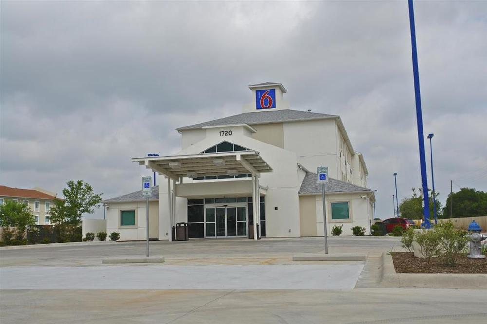 6-cleburne, Tx Hotel 2*