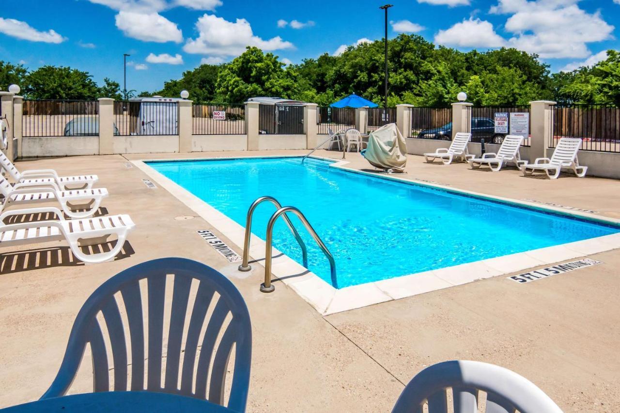 Hotel 6-cleburne, Tx Cleburne